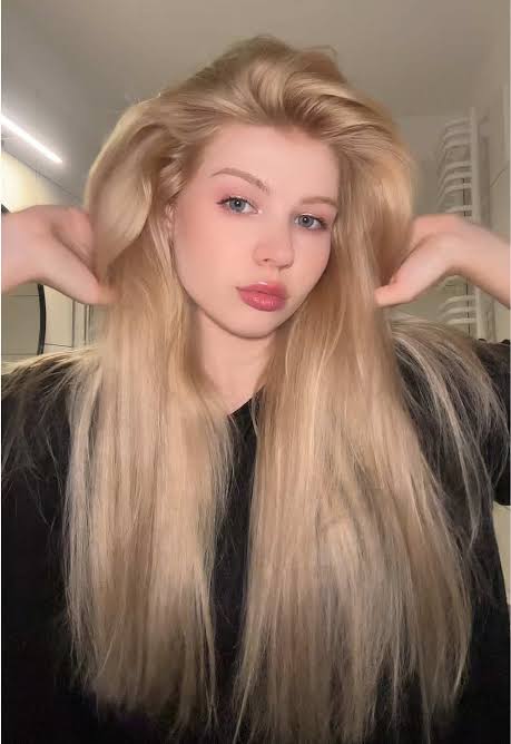 L'Oreal Excellence No Ammonia Triple Care Colour - 9U Universal Very Light Blonde