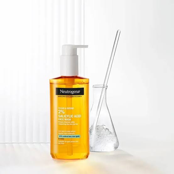 Neutrogena Clear & Defend Facial Wash – 200ml