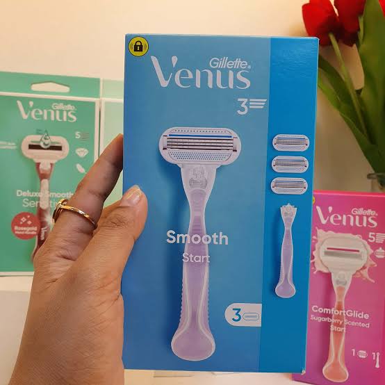 Gillette Venus Smooth Start Razor with 3 Blades