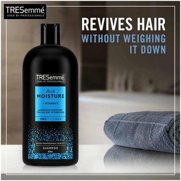 TRESemmé Rich Moisture Vitamin E Shampoo 900ml